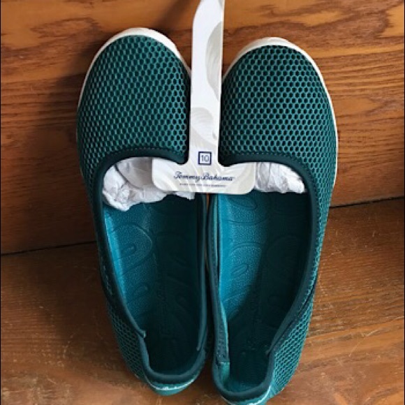 tommy bahama water shoes